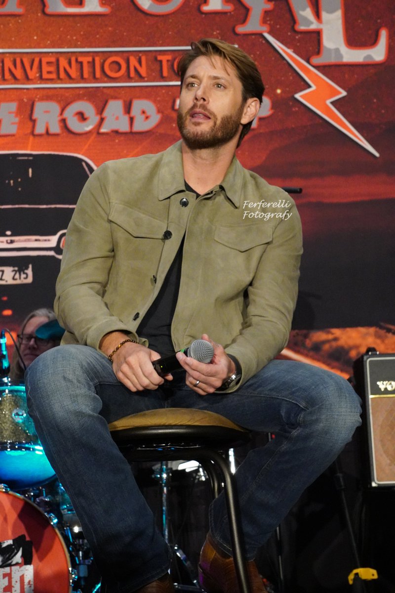 Ferferelli's tweet photo. And now for our favorite squirrel - @JensenAckles #CountdownToCon #SPNDenver #SPNKC #SPNDallas https://t.co/EbeXYS3afR