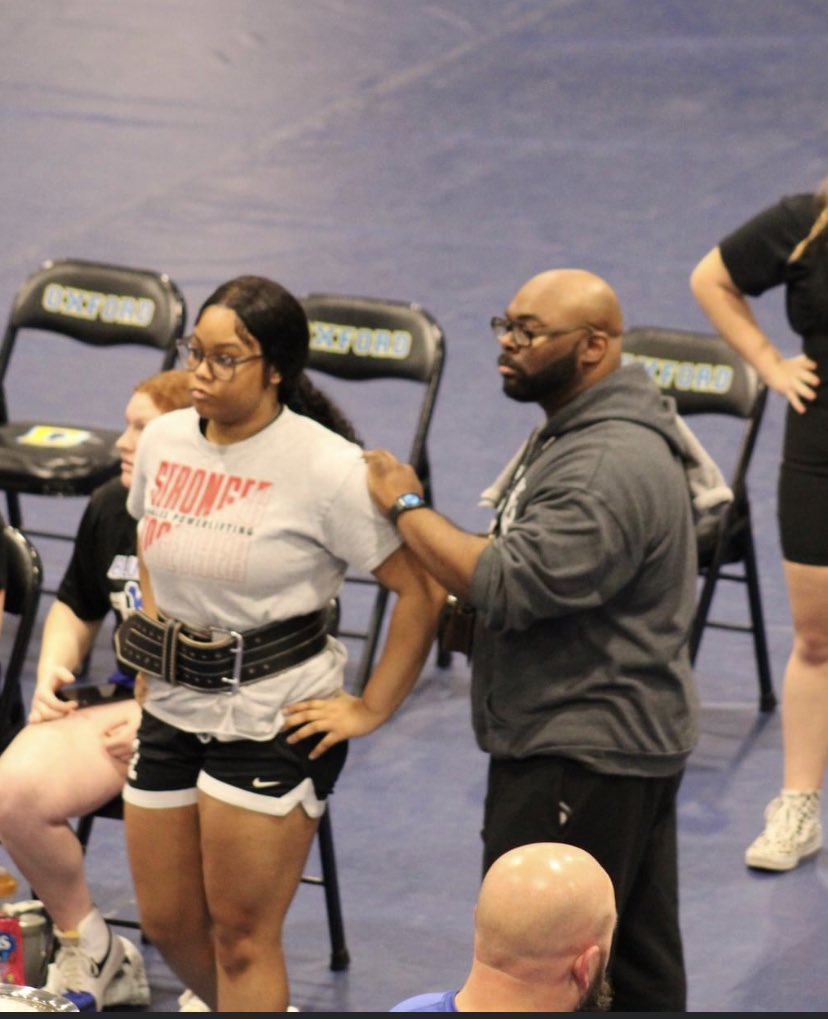 01BrittanyTate's tweet photo. When your uncle is the #powerliftingcoach
@WHSPowerlifting
I ❤️ this!!🏋🏽♀️ 🏋🏽♂️
#powerlifting #coach #StrongerTogether
#unclesarethebest #strengthtraining #strengthandconditioning #sports #athletes #fyp #explore https://t.co/9KJCrFmbxv