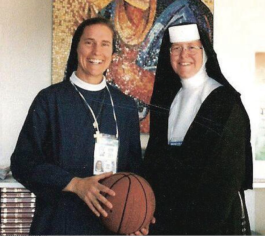 College teammates head out on different paths, yet wind up on same journey 40 years later. #Basketball #PaulineSisters @DaughterStPaul @CarmelitesOCD @NCEATALK @CarrollBulldogs @PaulinasMiami @CatholicMiami 
thefloridacatholic.org/dioceses/miami…