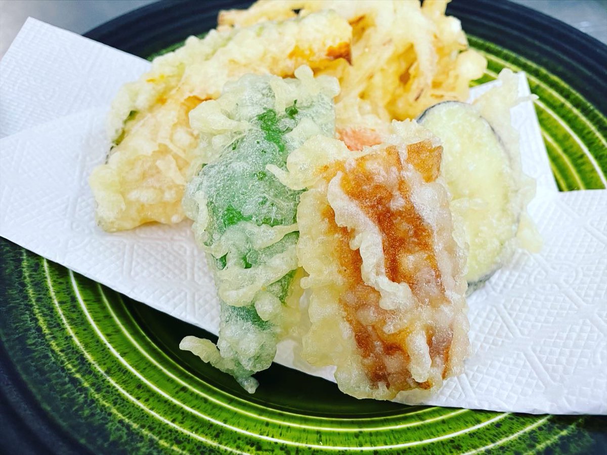 hakubi01's tweet photo. 【味の庄　伯備】2月1日の日替わりランチ

いつもありがとうございます！
本日の日替わりランチは「野菜天ぷら」となっております🍠🧅
今日もぜひみなさまお越し下さい❗️
#岡山県 
#新見市
#日替わりランチ https://t.co/jv5Qes5DjT