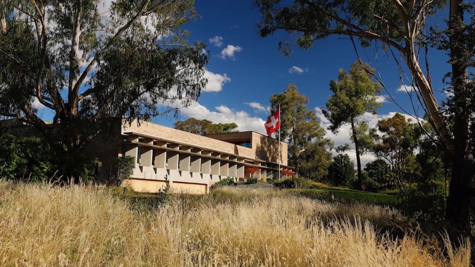 OPPORTUNITY: The Embassy of Switzerland in Australia is offering an academic internship of 12 months starting 19 June 2023!

Application deadline: 20 February 2023
More here: eda.admin.ch/countries/aust…