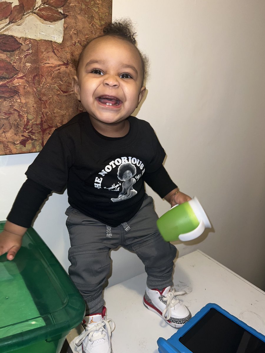 RossMan_BossMan's tweet photo. Coolest kid ever 🖤✨#BigMaison https://t.co/JjmKk6f2CA