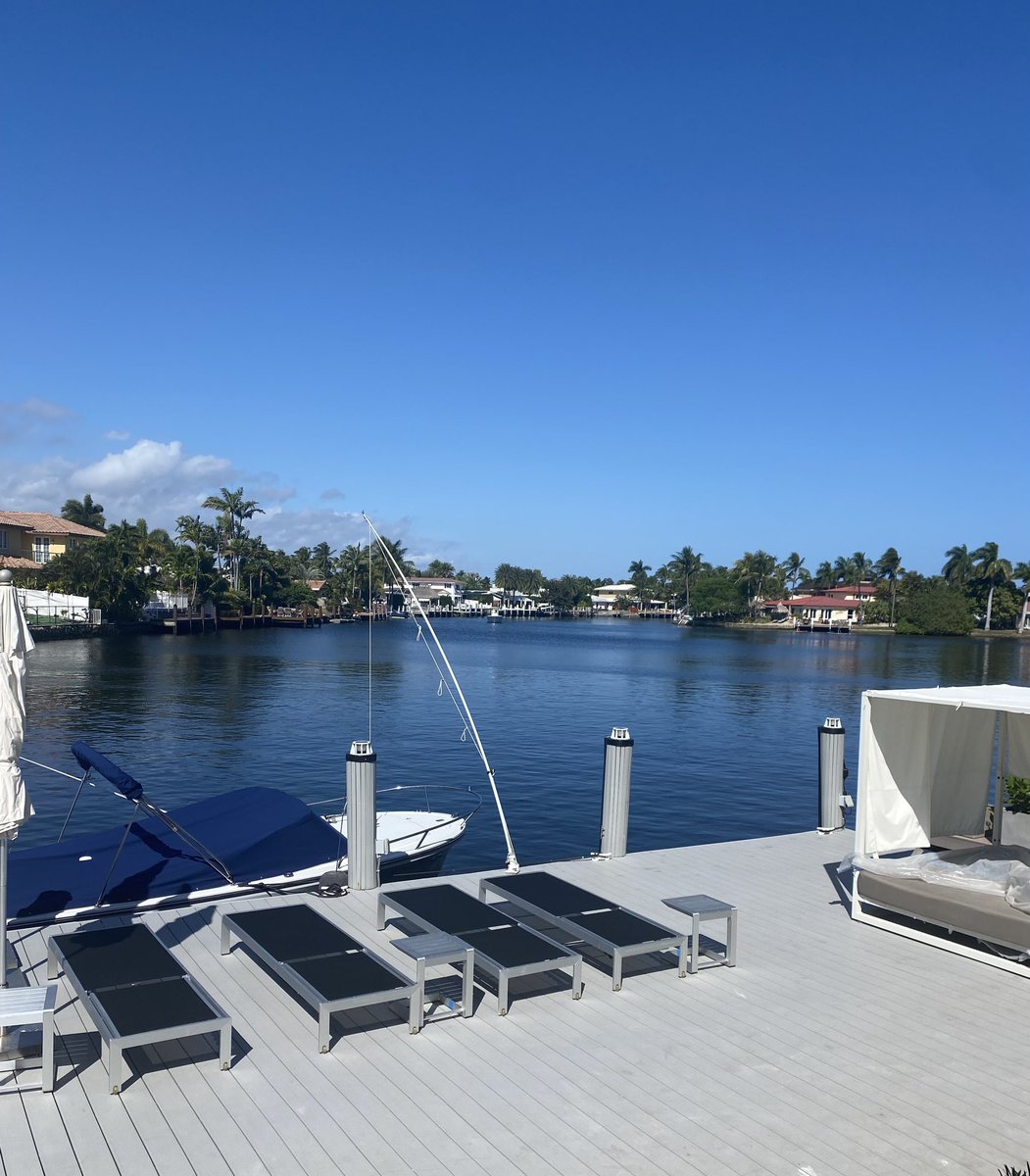 anthonysantange's tweet photo. Looking for that special waterfront .
83 degrees and Sunny tomorrow’s forecast… let’s go shopping , Hit me up https://t.co/Joa1LUMhuJ