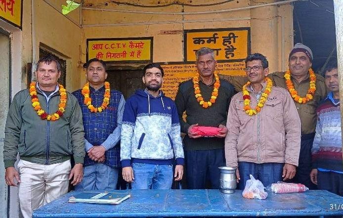 erkamalprakash's tweet photo. Farewell of security guards
31.01.2023
#Electricityworkshop
#hydelcolonybulandshahr https://t.co/TCKdvcQHOl
