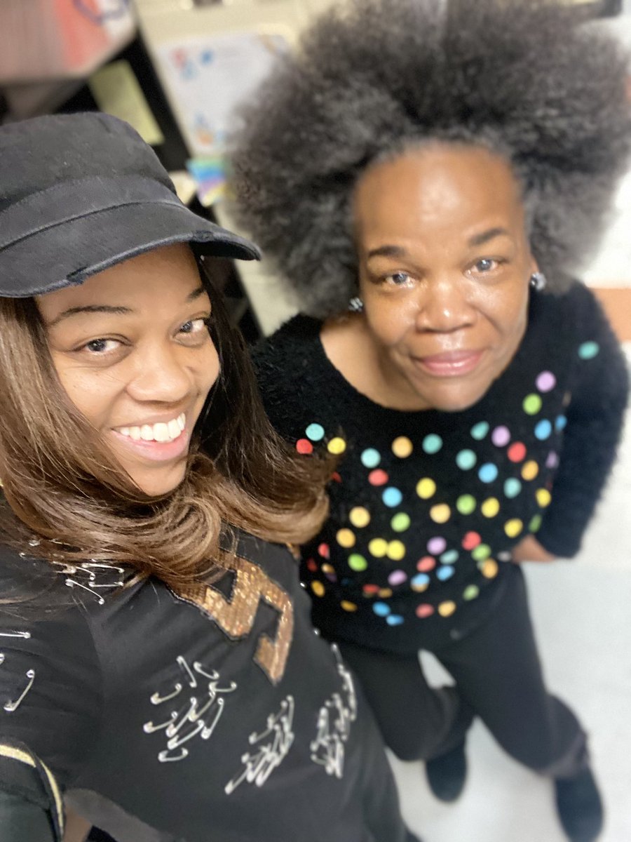 MsCBronner's tweet photo. Where is the time going??!! Already 100 days of great teaching and learning. #ParklaneSoars #100daysofschool #oldman #oldwoman #100items @Parklane_Eagles https://t.co/srDXIM8I5P