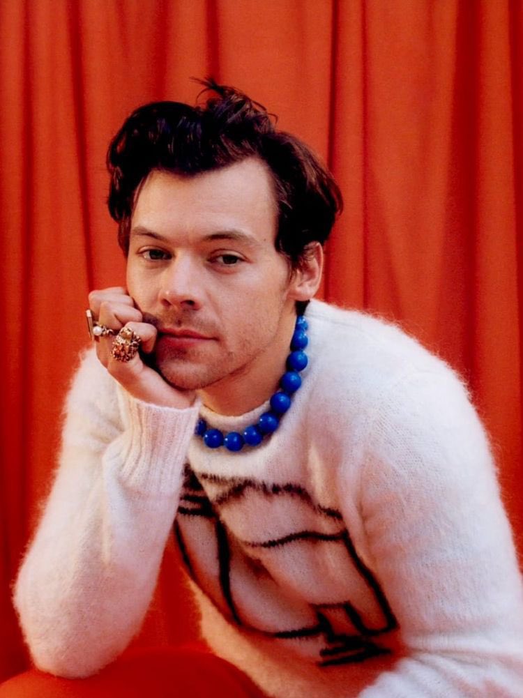 tracklist's tweet photo. REIZINHO! Harry Styles, um dos maiores artistas da atualidade, completa 29 anos no dia de hoje.

Qual é a sua música favorita dele?

#HappyBirthdayHarry https://t.co/IfpM93rekg