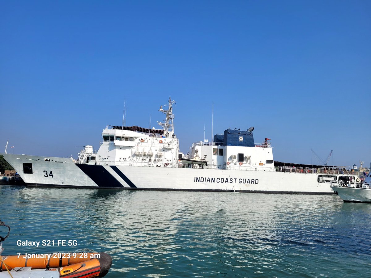 nnbiswajeet's tweet photo. ICG Officials Demonstrated Various Capabilities &amp; Warships in The deep Sea. 2 #Warships #VARAD &amp; #Vijaya, 2 #Aircraft &amp; 2 #Helicopters Participated in The Air Power Display Exercise.

We salute &amp; thank every member of the #IndianCoastGuard on the 47th Raising Day.
@SATTVIC_SOUL https://t.co/efDM44YUcW