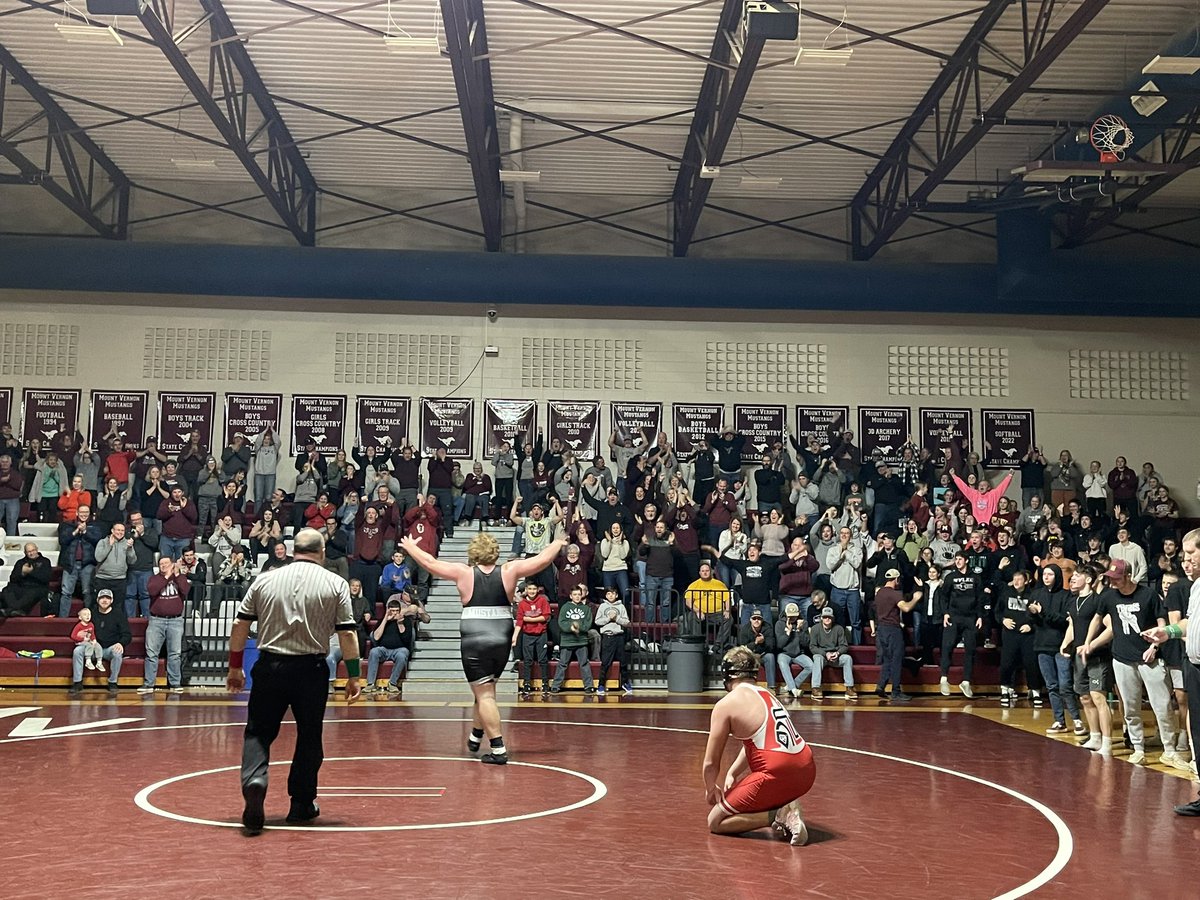 MVActivities's tweet photo. Pandemonium!!!!! Lashley with the pin! https://t.co/mqnw4UdXvB