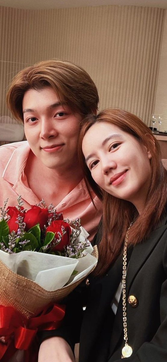 seonoi's tweet photo. โลกสดใสเป็นสีชมพู วี๊ดวิ้วๆๆ
#อิทธิริช
#ก็อตริชชี่ https://t.co/6aHMVj9ZHb