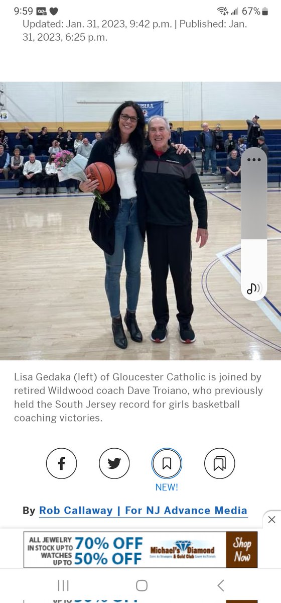 Thesjibt's tweet photo. IN THIS PICTURE THERE ARE EXACTLY 1365 WINS BETWEEN THEM. 2 GREAT COACHES AND 2 INCREDIBLE TEACHERS OF THE BEAUTIFUL GAME IF BASKETBALL! A PICTURE SAYS 1000 WORDS -- WELL THIS ONE SAYS 1,365 WORDS. ALL CLASS. LOVE LOVE LOVE THIS ONCE IN A LIFETIME PHOTO  AWESOME! THANK YOU BOTH! https://t.co/qrCXp5KfN1
