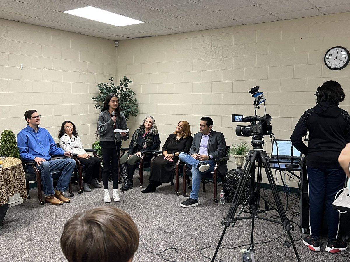 JagDiscovery's tweet photo. SMS Broadcasting students enjoyed interviewing five of our Board of Trustees members today! #futurereporters #smsjags @sms_jaguars @FortBendISD https://t.co/jLFwJspGmk