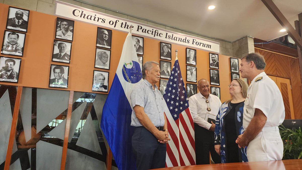 ForumSEC's tweet photo. Forum SG Puna, Deputy Manoni met with the Commander of the U.S. Navy Indo-Pacific Command, Admiral John C. Aquilino. Discussions touched on #Pacific2050 strategy, #BoeDeclaration themes including #climate, humanitarian responses, #fisheries, and maritime #security. https://t.co/veTXiMiWzW