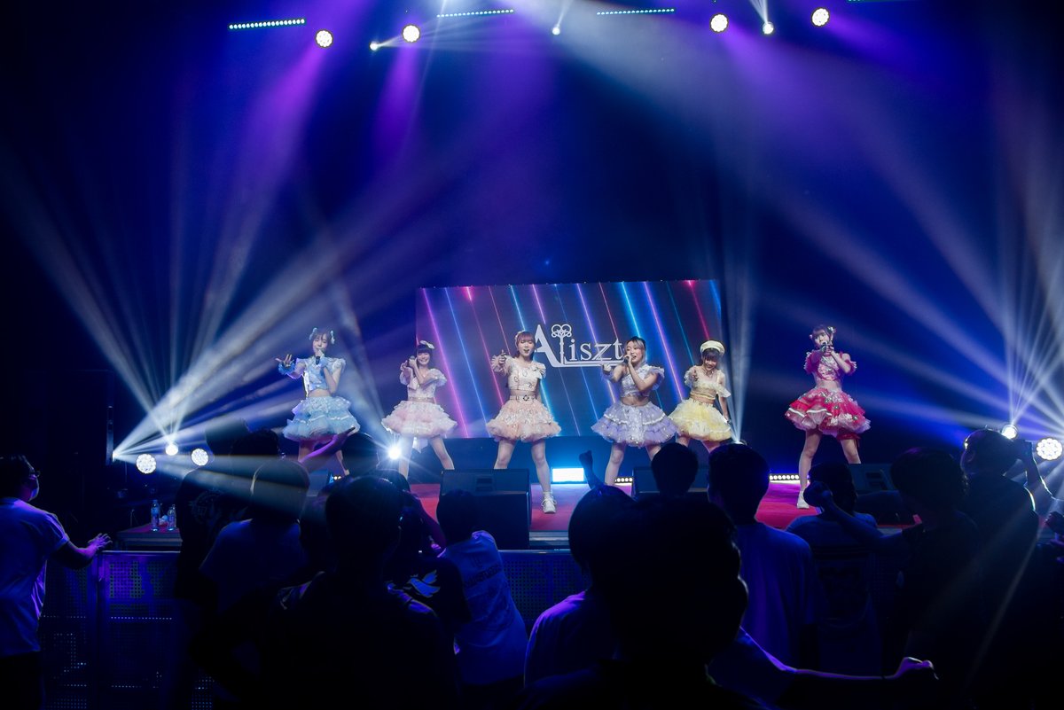 Aliszt_Official's tweet photo. 🌟ขอบคุณ @blazeidollive ที่ชวนเราเสมอมานะคะ 🌟

แล้วก็เป็นวันดีที่เราจะได้เปิดชุดใหม่ เพลงใหม่ ให้ทุกคนเห็นกันเป็นที่แรก ฉะนั้นรูปบรรยากาศวันนี้เราก็จะมาแบบไกลๆกรุบๆ สนุกๆ ให้อยากเจอกันอีกครั้งล่ะ ขอบคุณมากนะทุกคน

ถ้าอยากเห็นเต็มๆล่ะก็ติดตามข่าวสารในเพจได้เลย :P 

#Aliszt https://t.co/CWRBS6NdlO