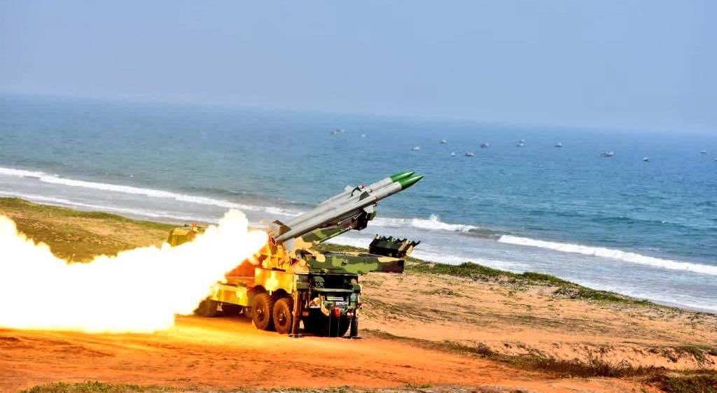 GOC #ChetakCorps witnessed the firing by Air Defence Gunners of #CarpeDiemBde during which multiple aerial targets were destroyed with precision, demonstrating capabilities of the indigenous #AkashMissile Air Defence Weapon System.
#SaptaShaktiCommand 
#AtmaNirbharBharat ⚔️🇮🇳