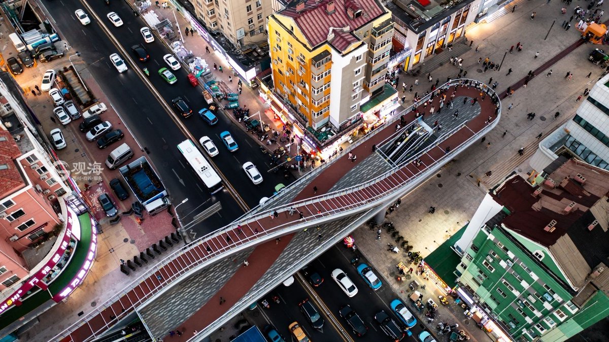 Taidong pedestrian street overpass observation deck in #qingdao. (Photo/Guanhai)