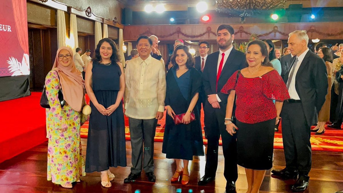 equalsign123's tweet photo. It’s worth noting that Sara Duterte did not attend Marcos Jr.’s Vin d'honneur last night. 

Is trouble brewing between the 2? @bongbongmarcos @indaysara https://t.co/GEcN5lOlGt