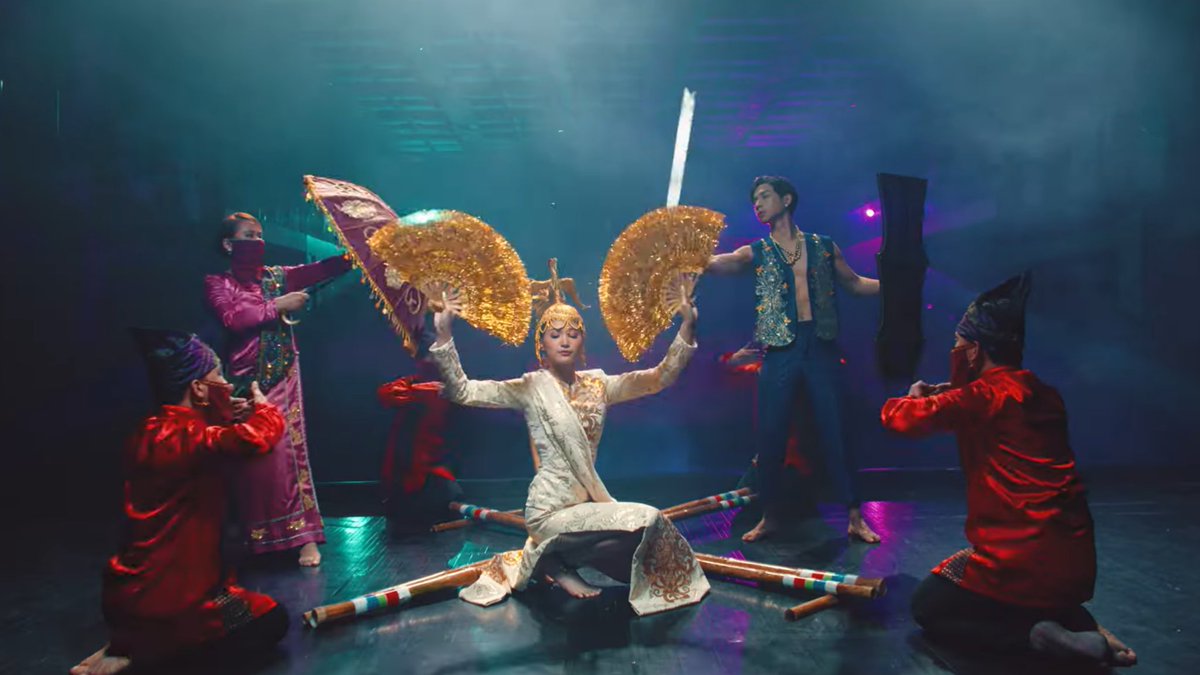 globALAMAT's tweet photo. We can't get enough of #Thyro x #ALAMAT. We had him 1st in KASMALA, then they performed LITRATO w/ him & then this epic #ALAMATMaharani!
They're truly a match made in musical heaven!
Manifesting more great collabs👑
#PPOP #OPM
@Official_ALAMAT
🎶https://t.co/tYEbGs41cU https://t.co/NHBuv3G92i