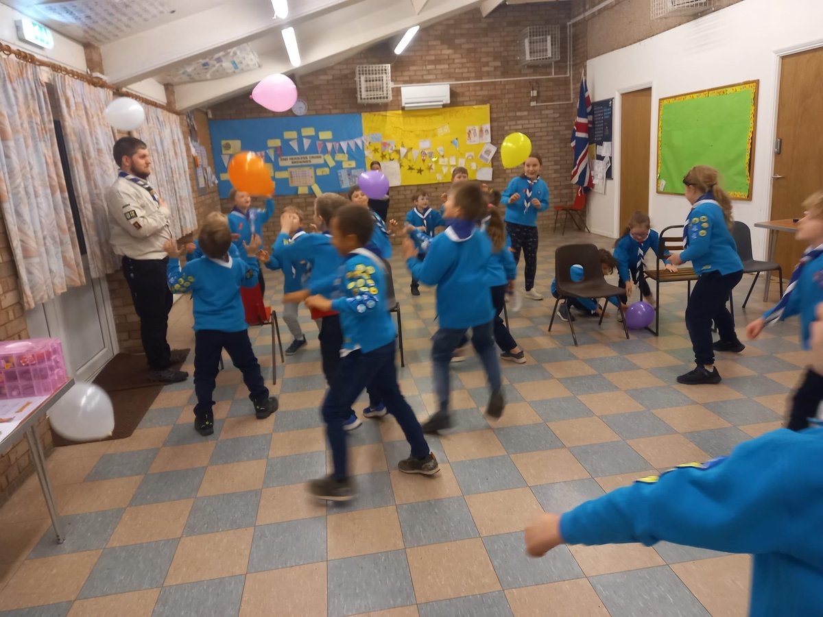 11th Redditch Scout Group (@11thredditch) on Twitter photo Static electricity with balloons is always a fun science experiment.
And our Rowan Beavers loved the game of “balloon volleyball” straight afterwards too! 🎈😆
#playingandlearning #skillsforlife #scouting <a href="/ScoutsHW/">Scouts Hereford & Worcester</a> <a href="/redditchscouts/">redditchscouts</a> Static electricity with balloons is always a fun science experiment.
And our Rowan Beavers loved the game of “balloon volleyball” straight afterwards too! 🎈😆
#playingandlearning #skillsforlife #scouting <a href="/ScoutsHW/">Scouts Hereford & Worcester</a> <a href="/redditchscouts/">redditchscouts</a>
