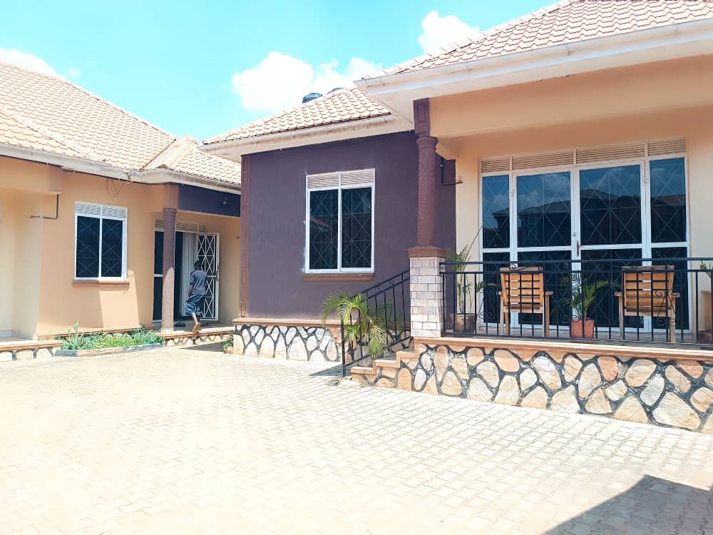 shukranproperty's tweet photo. 4 rental units for sale in kira, mulawa.
๐ 3 units have one bedroom each paying 500k and other unit has 2 bedrooms 2 bathrooms paying 1m months monthly income is ๐ 2.5m sited on 13 decimals ๐ Selling price #240m..
Call 0706592177 https://t.co/AEXnvxEX7c