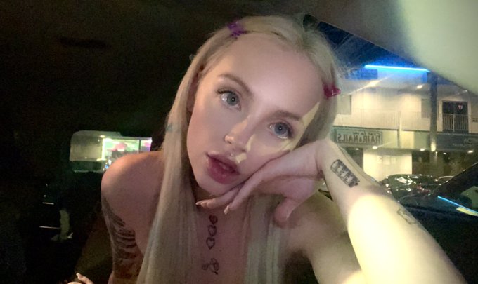 I&rsquo;m what your mom wants you to bring home.. 🧁🌻 https://t.co/SjLcFbKAAK https://t.co/A30nvzWHTy<a href="/tag/newprofilepic"class="tags"><span>#newprofilepic</span></a>