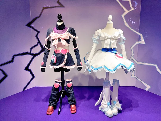 朝一でサンシャインのプリキュア展行ってきたー初代からひろプリまで想像の三倍展示量が多くて見応えあったじっくり見ると二、三時間はかかるし、図録は絶対買うべきまた行かなきゃ 