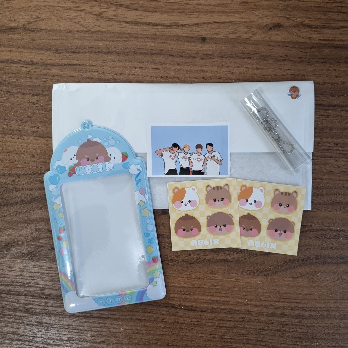 jjack__1102's tweet photo. #0522_예삐홀더 #AB6IX 
최애 우진씌의 포카홀더와 덕메언니에게 선물로 줄 웅씌 포카홀더가 드디어 도착했습니다🥰많은 에비뉴분들 후기를보고 하나만 산걸 후회 중이지만 오프 때 예절샷을 찍을 생각에 벌써부터 너무 행복해요❤️너무 이쁜 포카홀더 제작해주셔서 너무 감사하고 수고많으셨습니다🫶🏻 https://t.co/h3zadyPOTn