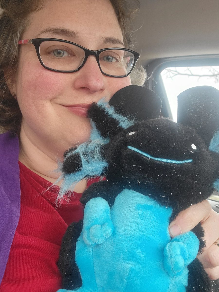 BeebsJoy's tweet photo. This guy came in the mail today!
#Chillax
#GISH
#DammitMisha
#21GlueGunSalute https://t.co/CMha2KSjGe