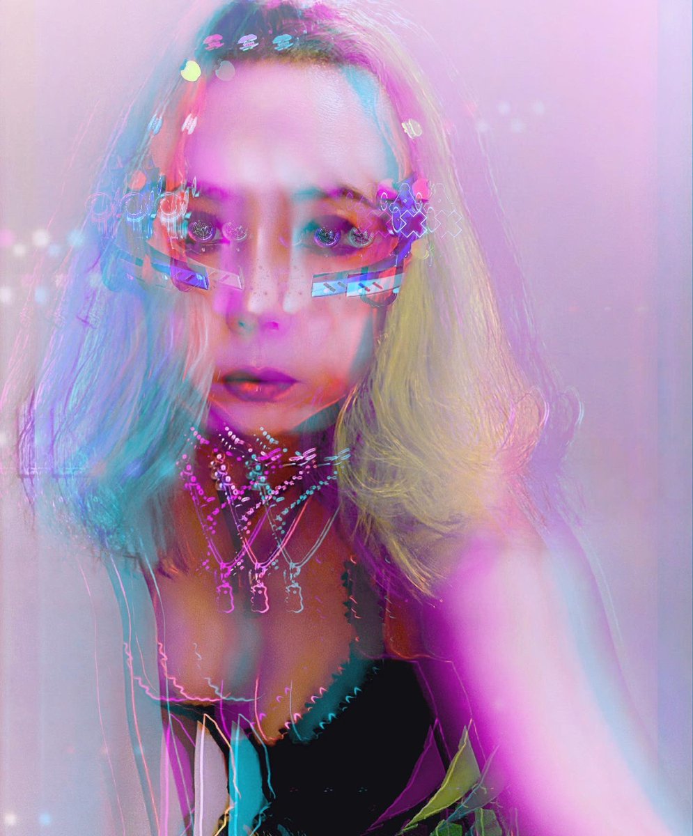 Take this moment seriously
and live it to the fullest.

There may be no tomorrow.

Tomorrow may be a day, 
may exist,
but at least in this moment, 
the same situation will never come again.

———

What has changed the most since I became an artist is that ➡️