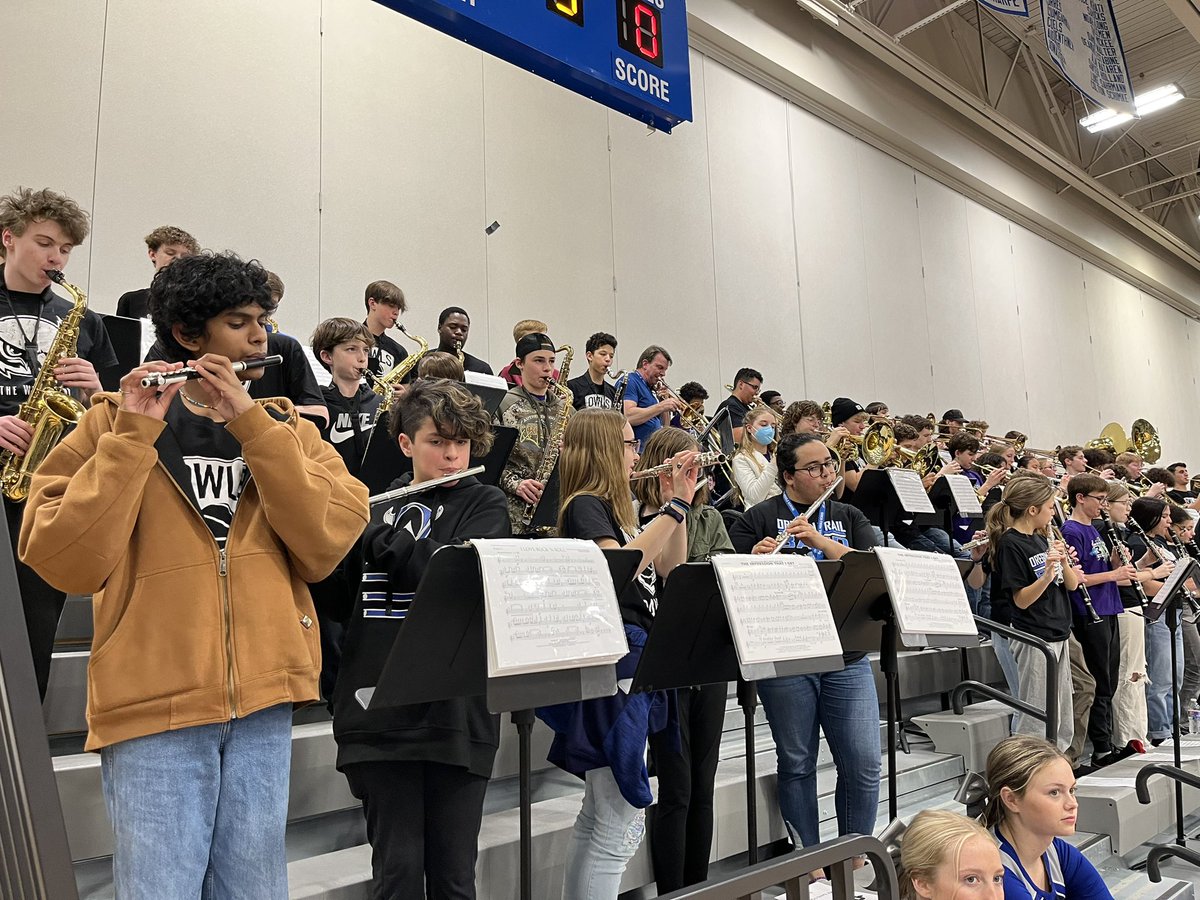 otmstigerbands's tweet photo. Super fun night with the @olathewestband - cheering on our Owls! Now THIS is a pep band! @OTMSTigerPride @MTbands @OlatheWestOwls https://t.co/pQbgAmV7E2