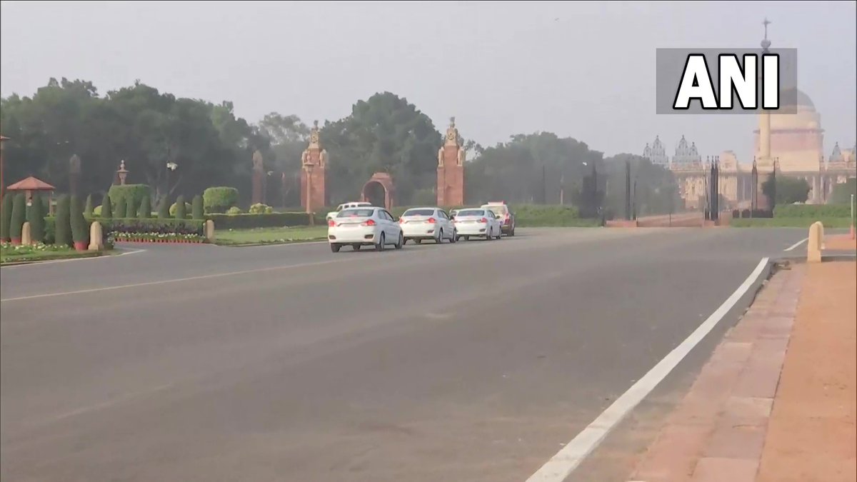 ANI's tweet photo. Delhi | Finance Minister Nirmala Sitharaman reaches Rashtrapati Bhavan to call on President Murmu

FM will then attend the Union Cabinet meeting, and then present Union Budget 2023-24. https://t.co/hHDSZU7g3j