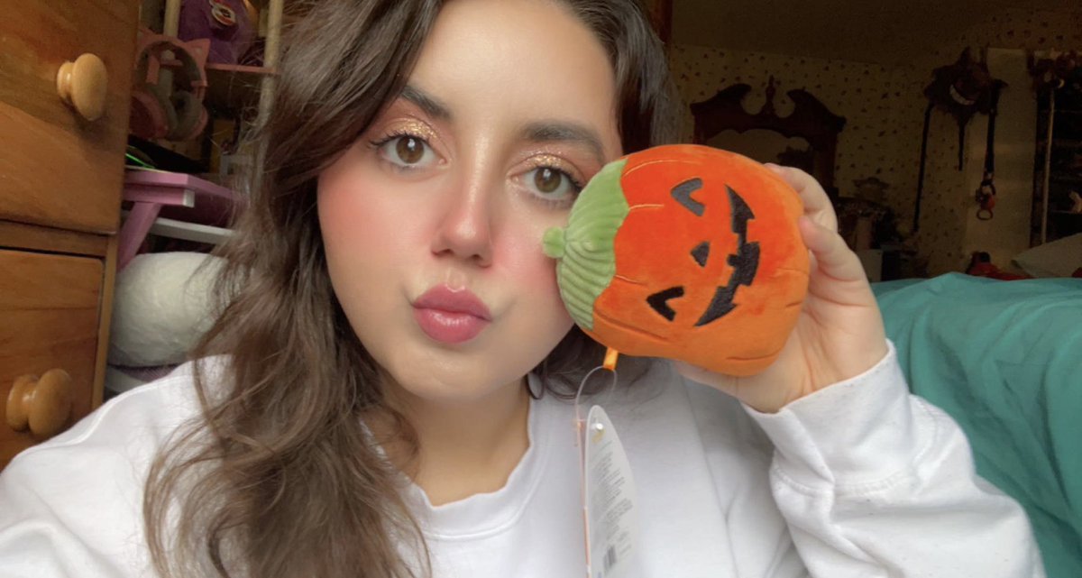 weird_marrissa's tweet photo. haven’t used twitter in forever, but hi it’s me. 🫧💗💧 https://t.co/XQPGDLoU6Z