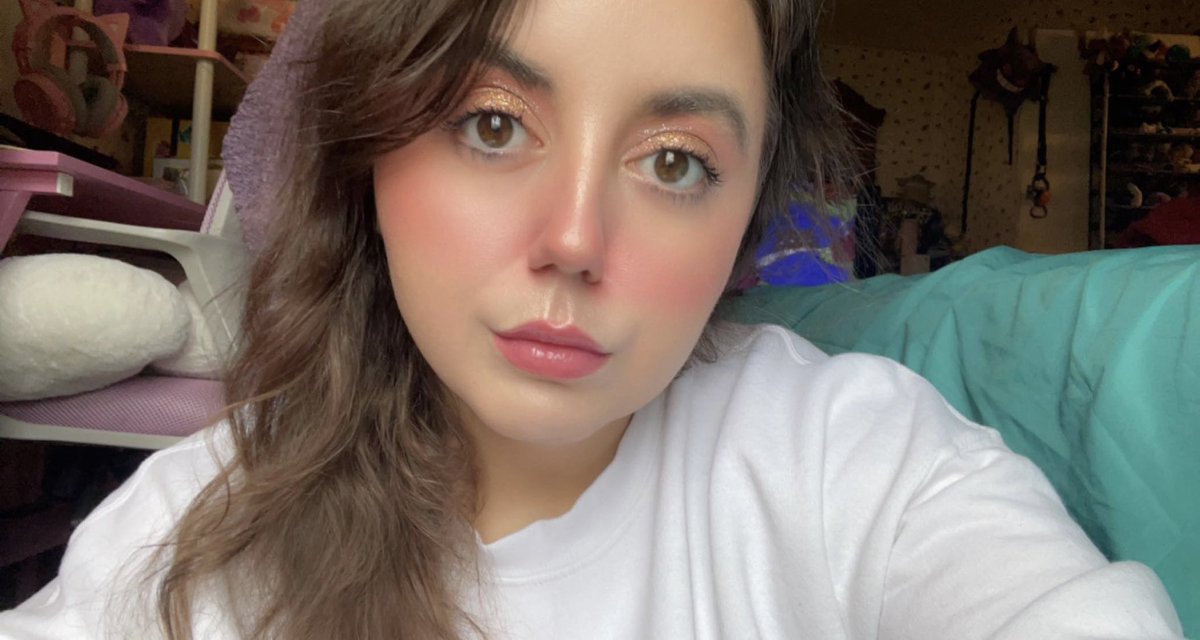 weird_marrissa's tweet photo. haven’t used twitter in forever, but hi it’s me. 🫧💗💧 https://t.co/XQPGDLoU6Z