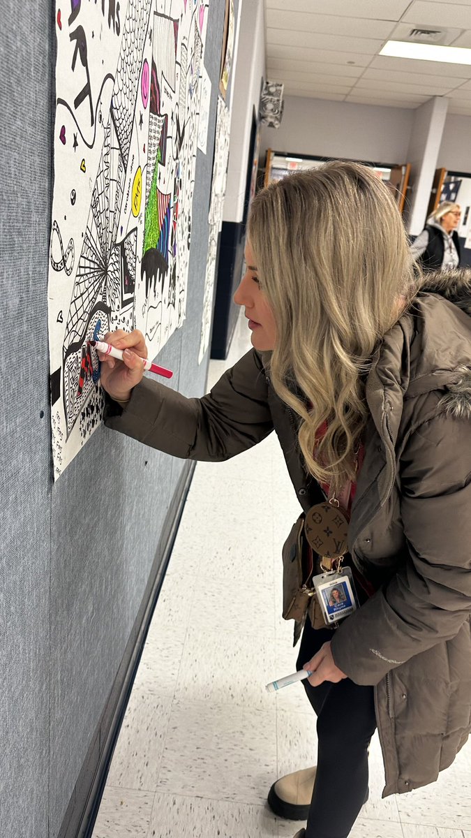 FMS <a href="/MrsRhyneFACS/">RhyneFACS-FMS</a> is easily distracted on her morning commute to her classroom by opportunities to add some color into her day! @WSD_Frontier #WeAreWentzville
