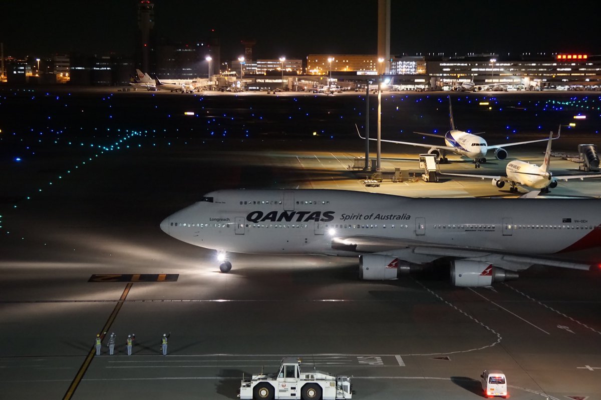Thanks_QF747's tweet photo. 一つの時代が終わりを迎えた。
最後の #B747 の引き渡しが完了。半世紀以上生産してきた歴史に幕を閉じることに。製造機数は1574機。
空の旅を身近にし、新しい時代を作り上げた #空の女王 はこれからも我々の心を引き続け、語り続けられる。
#ThankYou747 #Final747 @BoeingAirplanes @BoeingJapan https://t.co/nTscB1BqXA