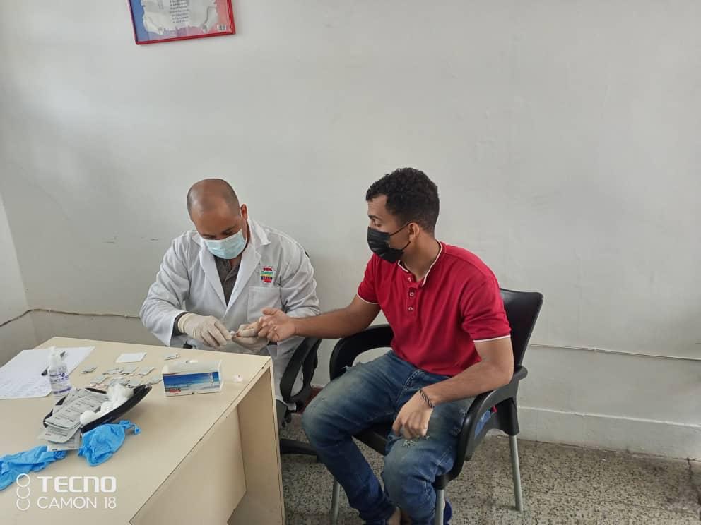 Los profesionales de la salud cubanos en Venezuela, siempre dispuestos a atender a cualquier paciente necesitado de su servicio.

#Cuba🇨🇺 #CubaPorLaVida #JuntarYVencer #60AñosSalvandoVidas #CubaCoopera