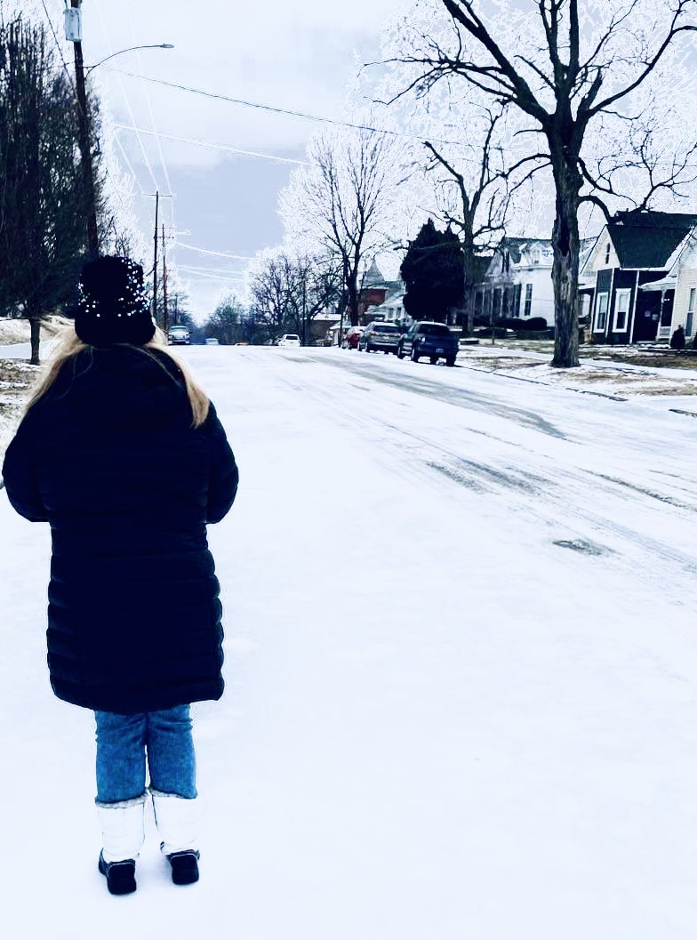 #ice … #sleet …#snow..take your pick!  Oh yeah, temperature, 23 F  Feels like…15 F  Bone chilling 70% humidity  Suggested footwear to get around #Iceskates #hendersonky #kywx #tristatewx @Kentuckyweather @Wayne_C_Hart @CamHopmanWx @WeatherNation @LowerOhioValley @NWSPaducah