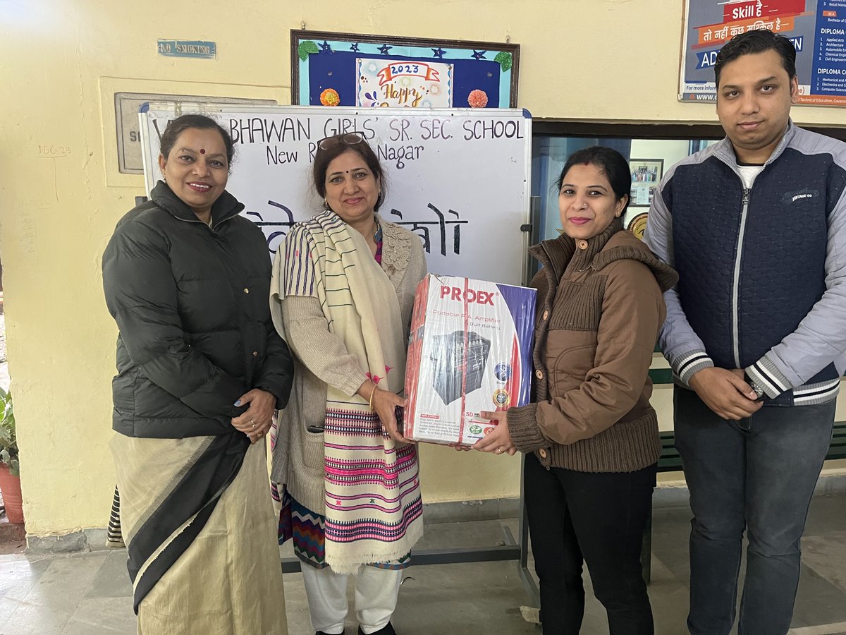 VidyaBhawanGsss's tweet photo. Ms. Parul Gupta, @VidyanjaliDelhi Volunteer donated Public Address System to the School to be used during Assembly &amp; functions. 
#Gratitude 
Distt. Central
Udise Code - 07060214902
Impacted Students - 1327
HOS - Deepa Singh
Incharge - Seema Singh
@Dir_Education @drmanishadiet https://t.co/KGBxpkMfJT
