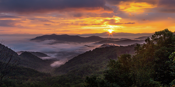 timstanleyphoto's tweet photo. New artwork for sale! - "Smoky Mountain Sunrise" - https://t.co/KyyZ1G9UVH @fineartamerica https://t.co/2dSwcTpK9O