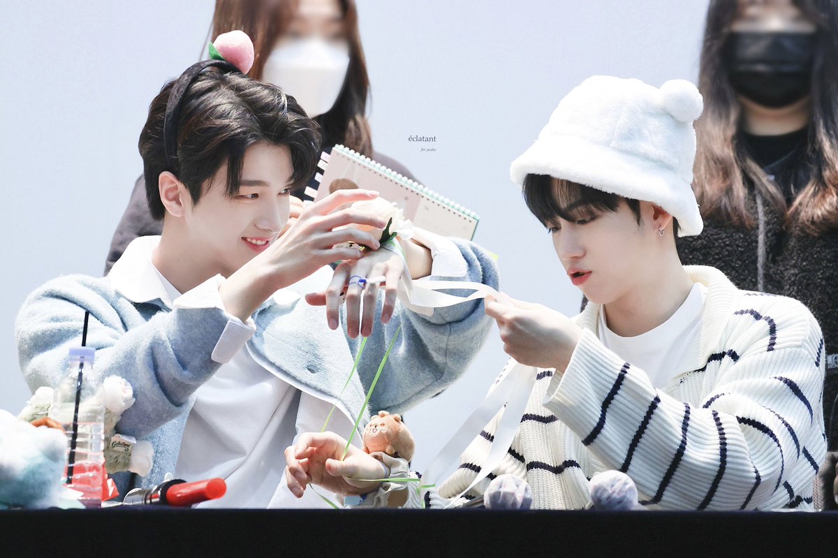 echatant's tweet photo. 230128 #차준호 #황윤성 

귀여웡 https://t.co/V7GD5yEMfo