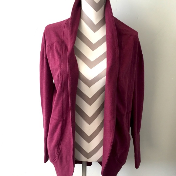 Elizabe93072609's tweet photo. So good I had to share! Check out all the items I'm loving on @Poshmarkapp #poshmark #fashion #style #shopmycloset #none #oldnavy #eddiebauer: https://t.co/Dg5z9hXq7M https://t.co/zCVNAwYrnu