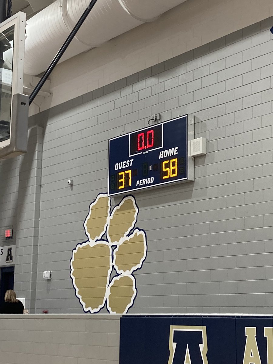 mbmsbball's tweet photo. Bridge Boys got it done in the league championship game tonight with a 58-37 win against Bear Creek!  The team got off to a hot start and played a fast, physical, and aggressive game for all 4 quarters.  This marks the 4th league championship in a row for the Bolts! https://t.co/4LYxl6uDKA