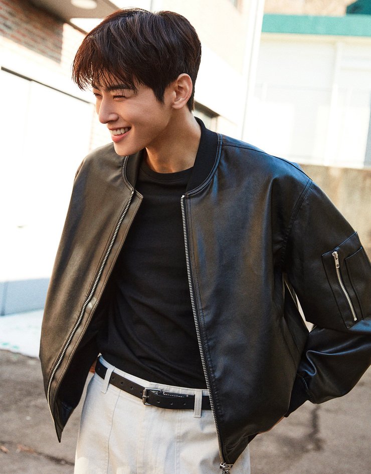eunwoothings's tweet photo. EUNWOO FOR GIORDANO 🖤 https://t.co/2XCZ4haQIK
