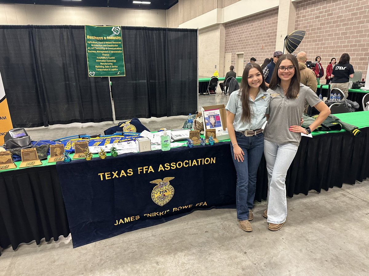 ag_rowe's tweet photo. Worked with an excellent group of leaders today recruiting for our agriculture programs district wide!! AGmazing!! @McAllenISDCTE @RoweCTE_CRivera https://t.co/b3u53HdCMz