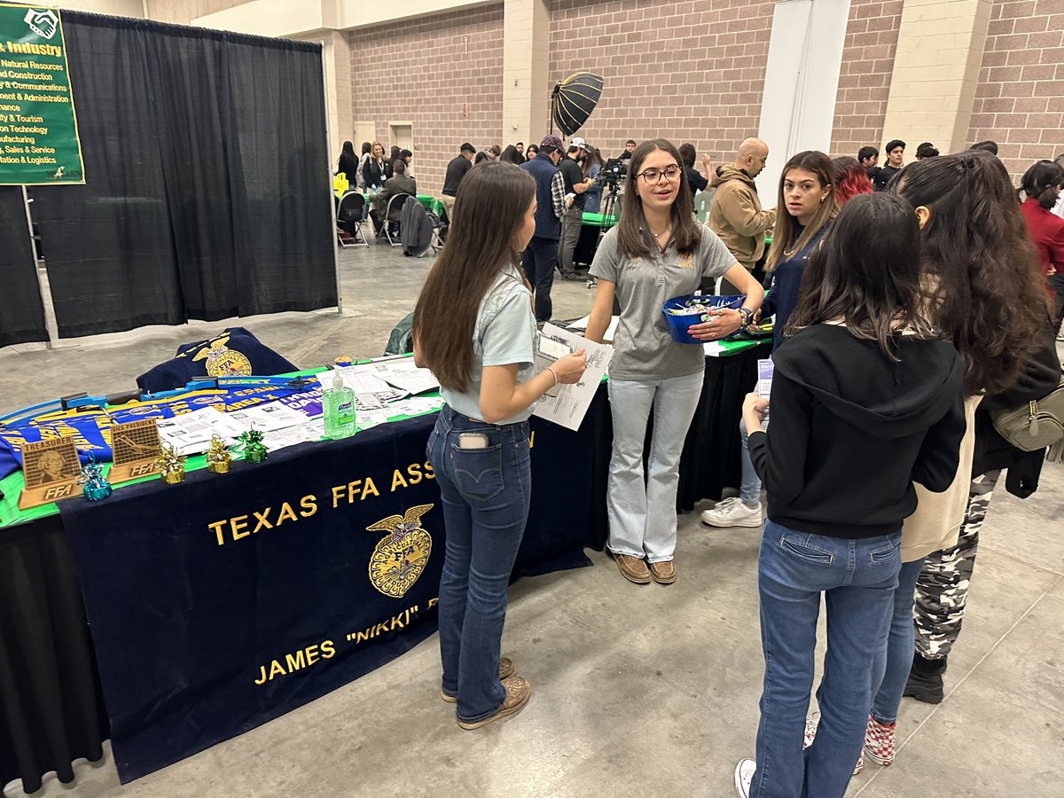 ag_rowe's tweet photo. Worked with an excellent group of leaders today recruiting for our agriculture programs district wide!! AGmazing!! @McAllenISDCTE @RoweCTE_CRivera https://t.co/b3u53HdCMz