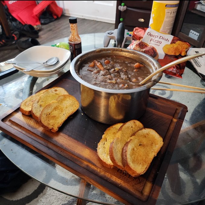 Homemade beef stew with wine and blackberries.
Olive oil bread with garlic. https://t.co/6ZAdtZRx2e
