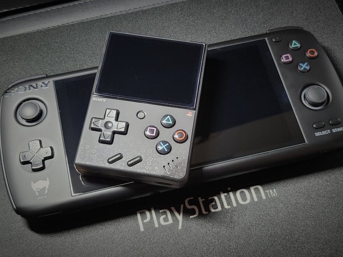 Kurusu_Gaming's tweet photo. PlayStationOdinとPlayStationMini🎮
この4色マークボタンやっぱり良いですね🥰
#odinpro
#miyoomini

[Mod Parts]
Button:@SakuraRetroModd
MiyooMiniSkin:@SakuraRetroModd
S○nyLogoSeal:AliExpress https://t.co/8wEAsgtCSs