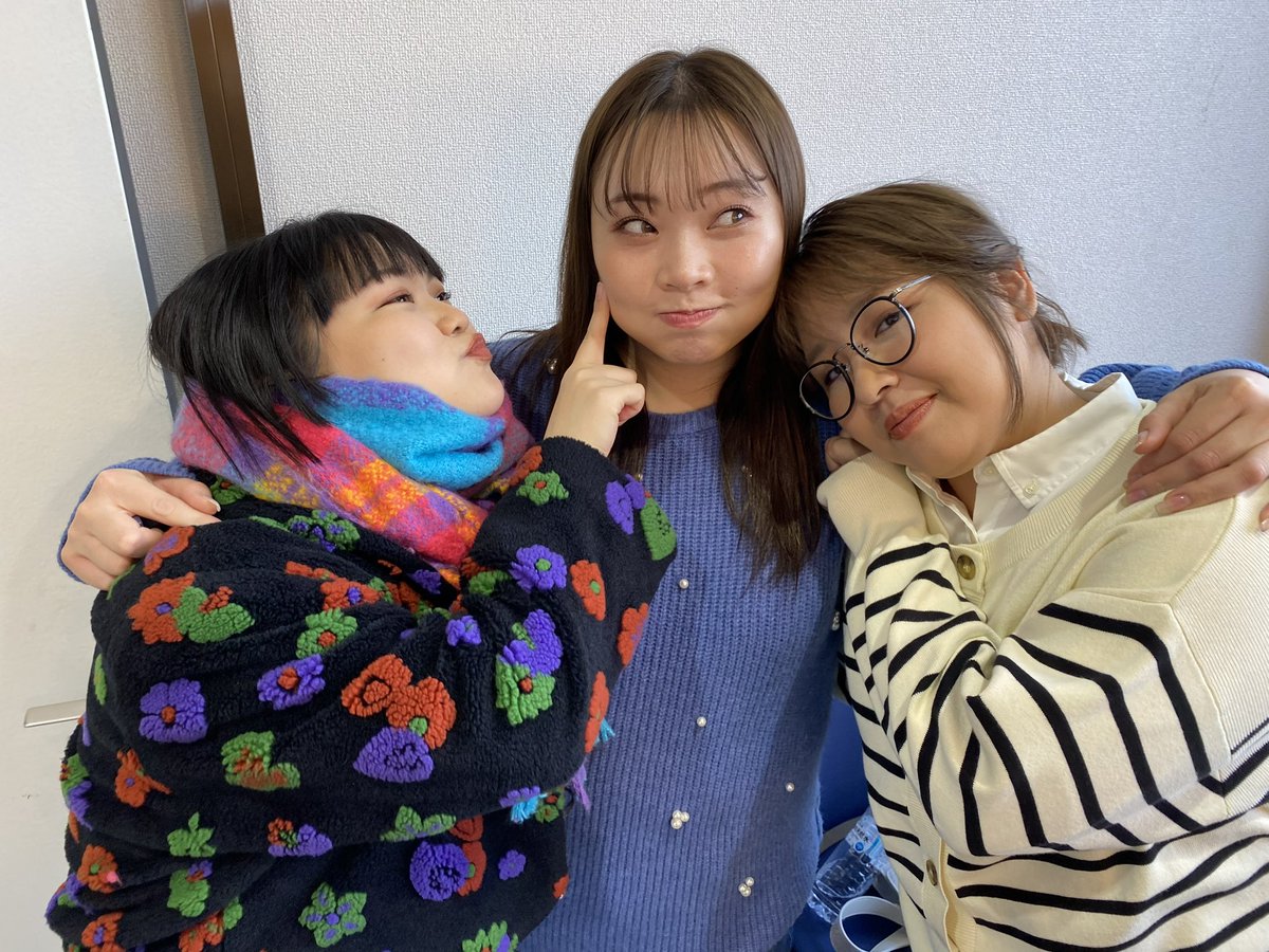 la_farfa_info's tweet photo. ｡⋆*𝐇𝐚𝐩𝐩𝐲 𝐁𝐢𝐫𝐭𝐡 𝐃𝐚𝐲 *⋆｡
本日2月1日はさっちゃんの誕生日🎂✨
編集部のカメラロールには
アネゴさっちゃんな写真が沢山🤣笑
みんなが集まってきちゃうのが
さっちゃんの魅力です🥰❤️
素敵な一年を過ごしてね💫
#ラファーファ撮影裏話 #ラファモ https://t.co/sQXVLPc8x7