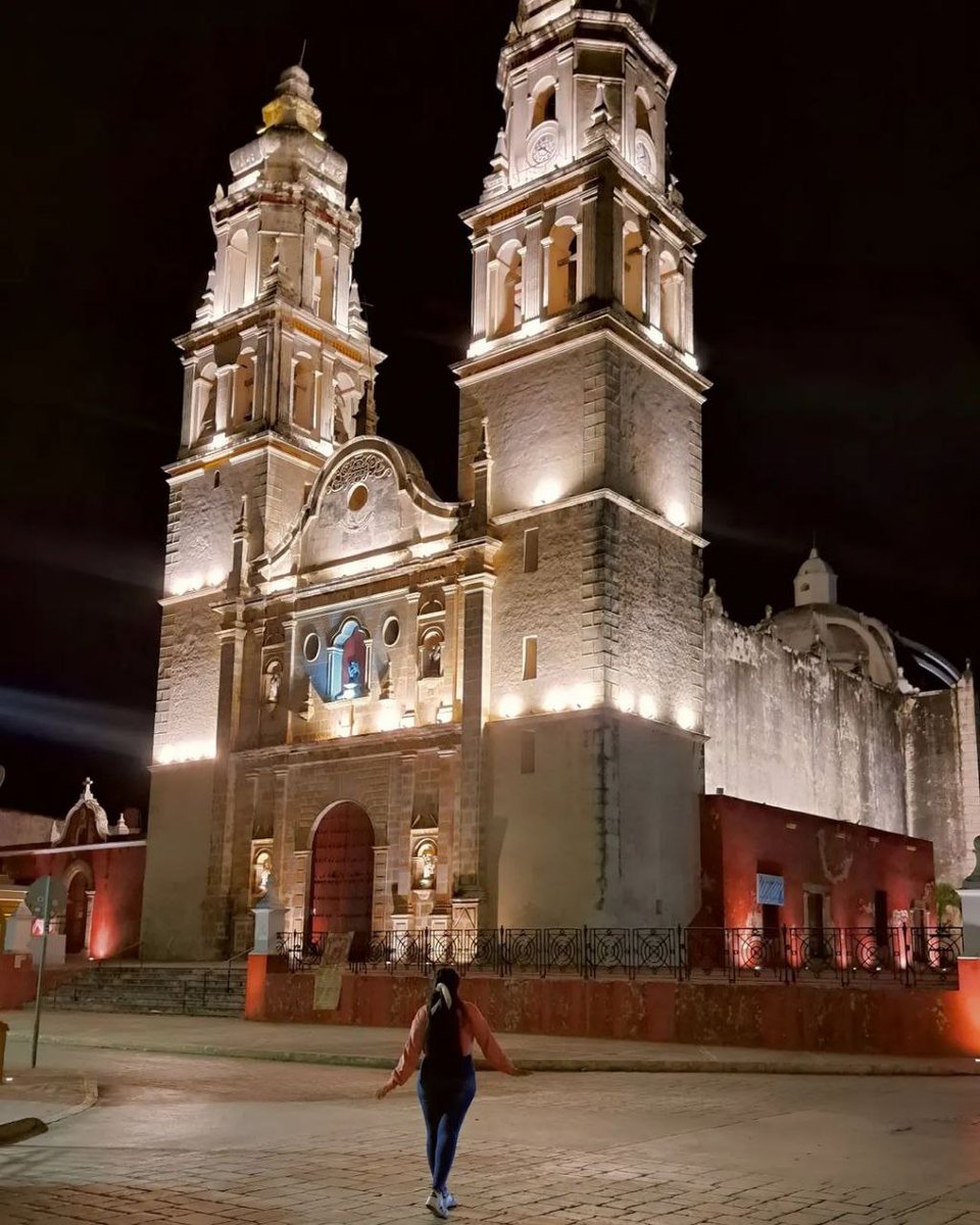 Postales nocturnas que enamoran. 😍✨️

📸 esveidy_cg

#Catedral #CampecheMéxico #campechepuroamor #noches #nocturna #postales #nightphotography #parqueprincipal #photoofthenight #loves_mexico #lovetravel