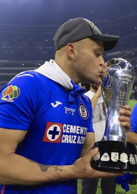 jorgeluazul's tweet photo. Mencionaré el PEOR y MEJOR refuerzo extranjero de @CruzAzul del 2000 a la fecha:
PEOR...Carlos Lizarazo (2015) no jugó ni un solo minuto 🤦🏻♂️
MEJOR...Jonathan Rodríguez sus goles significaron 3 títulos oficiales, entre ellos la 9na 🤩 #JR21 https://t.co/yjK22oh9u1