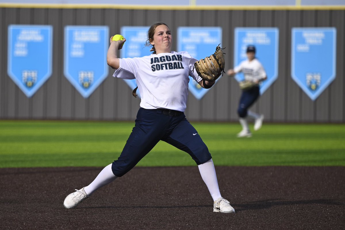 AveryBrock99's tweet photo. First Varsity scrimmage as a Jag. Excited  for this season! #Softball #FMSoftball #Uncommitted https://t.co/32jQoZ3U05